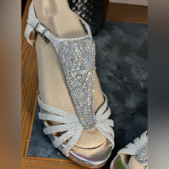 Antonio Melani silver diamond leather high heels size 10 - Picture 4 of 17